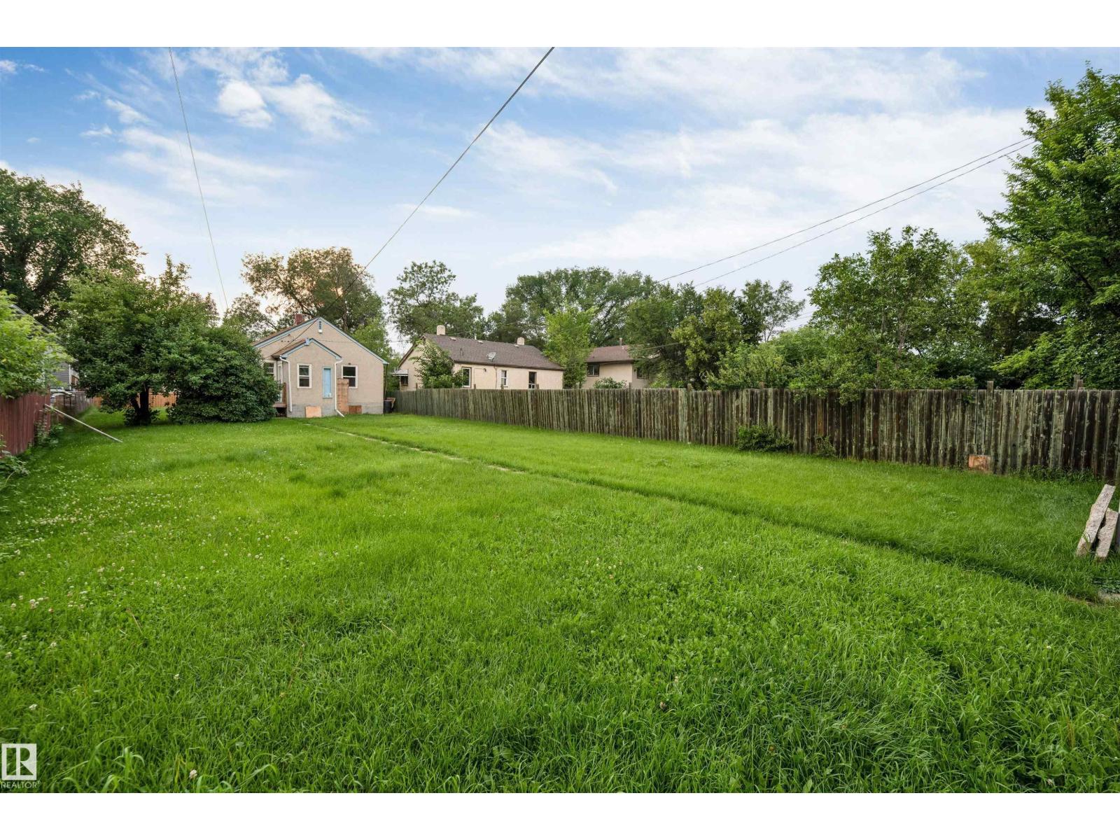 12105 87 St Nw Property Photo 6