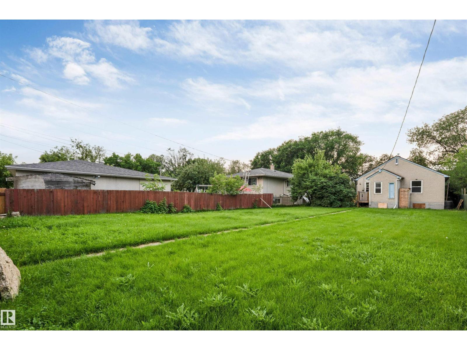 12105 87 St Nw Property Photo 7