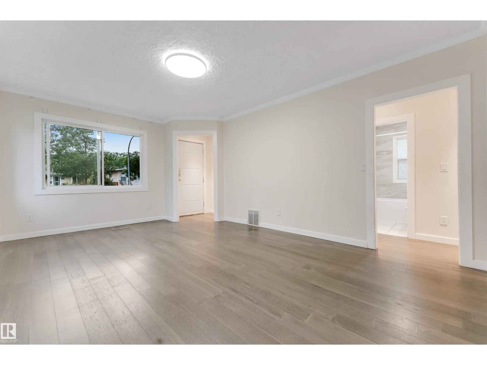 12105 87 St Nw Property Photo 9