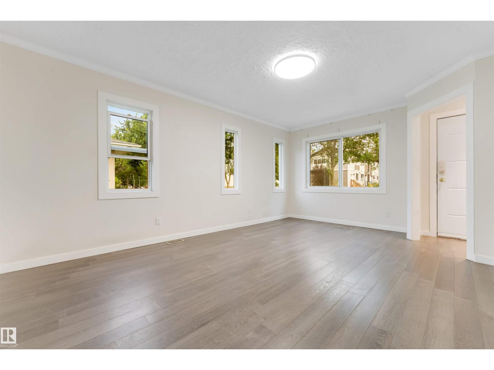 12105 87 St Nw Property Photo 10