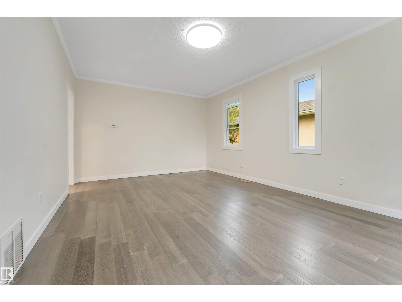 12105 87 St Nw Property Photo 11