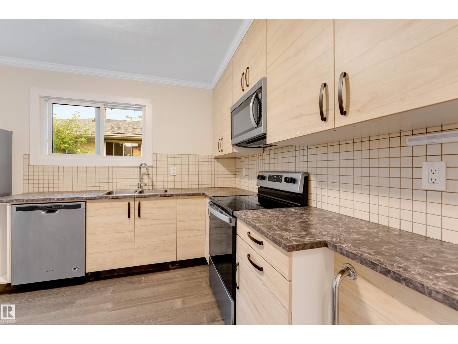 12105 87 St Nw Property Photo 13