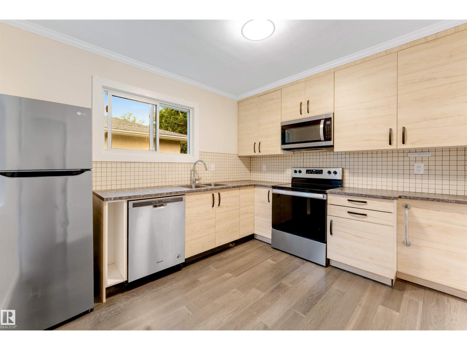 12105 87 St Nw Property Photo 14