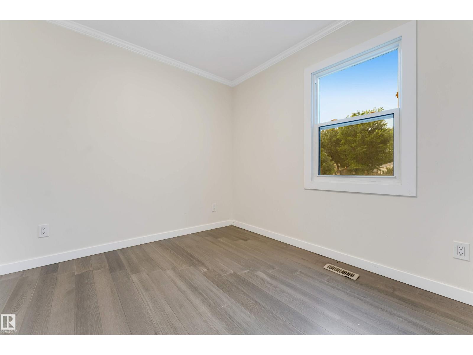 12105 87 St Nw Property Photo 18