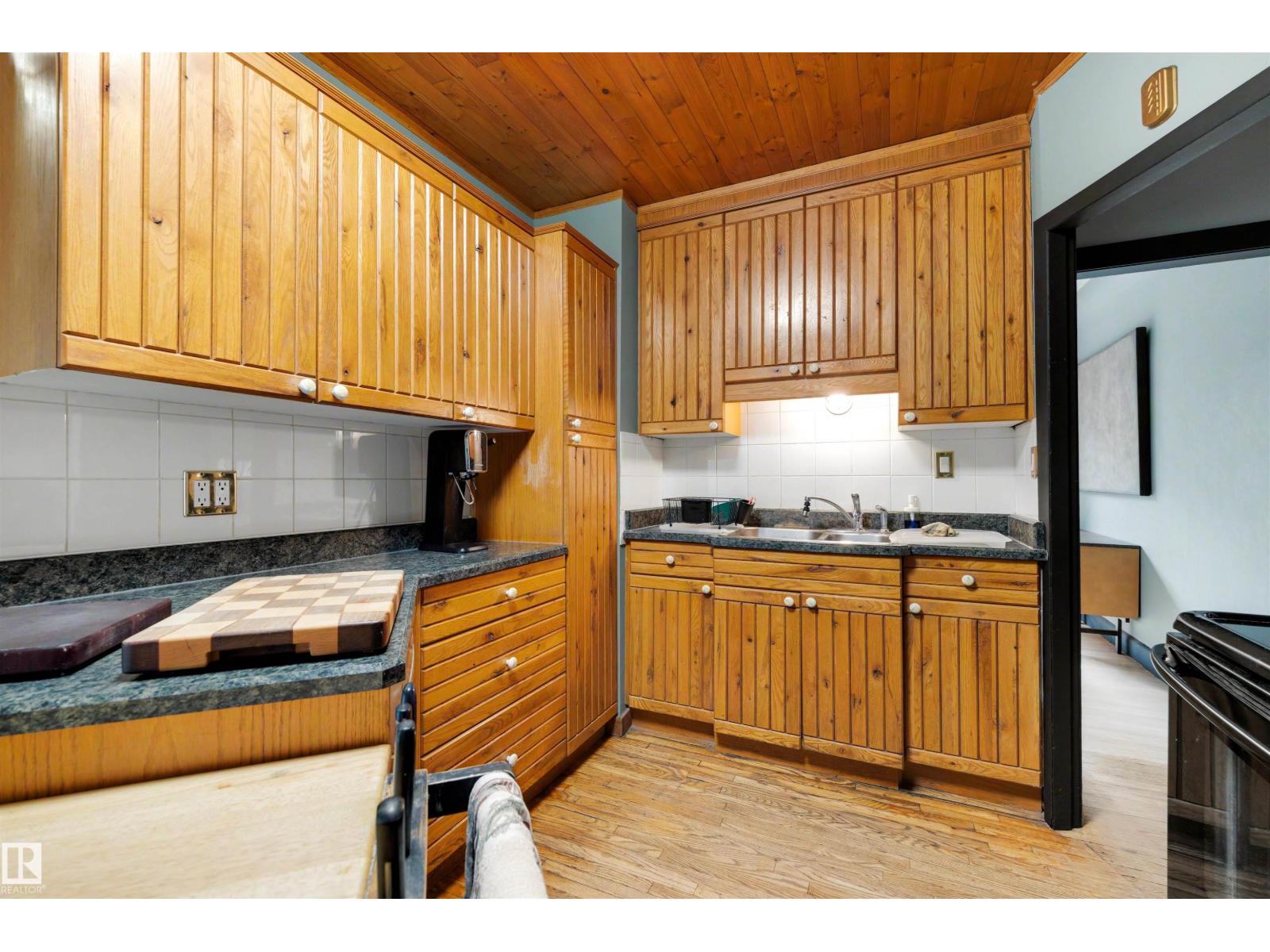 12220 109 Av Nw Property Photo 18