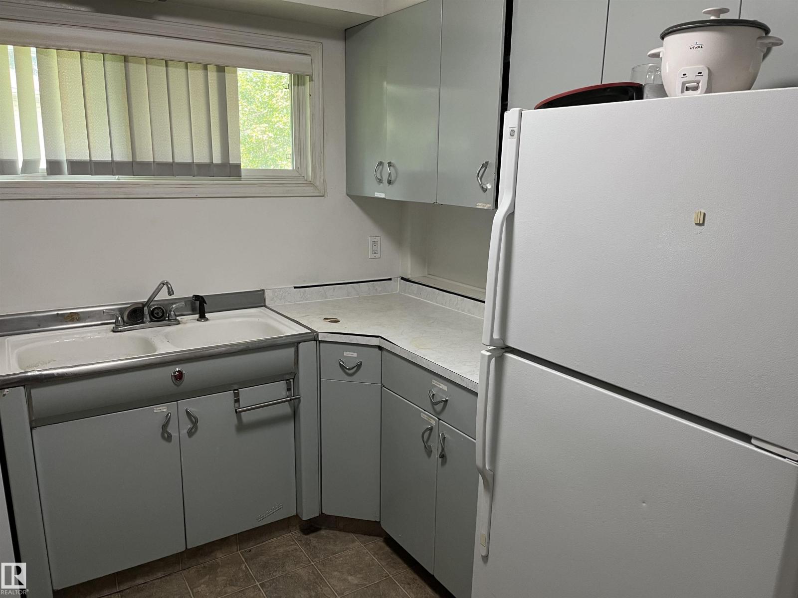 12011 87 Av Nw Property Photo 8