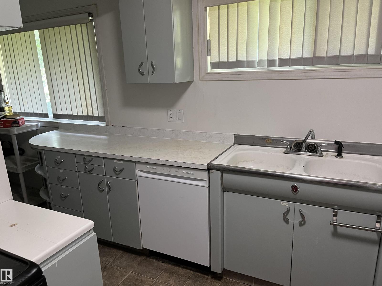 12011 87 Av Nw Property Photo 9
