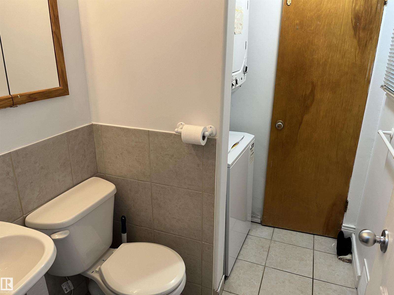 12011 87 Av Nw Property Photo 11