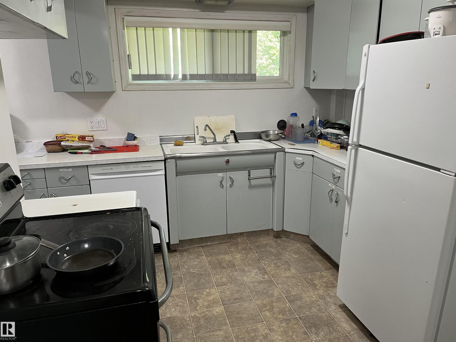 12011 87 Av Nw Property Photo 16