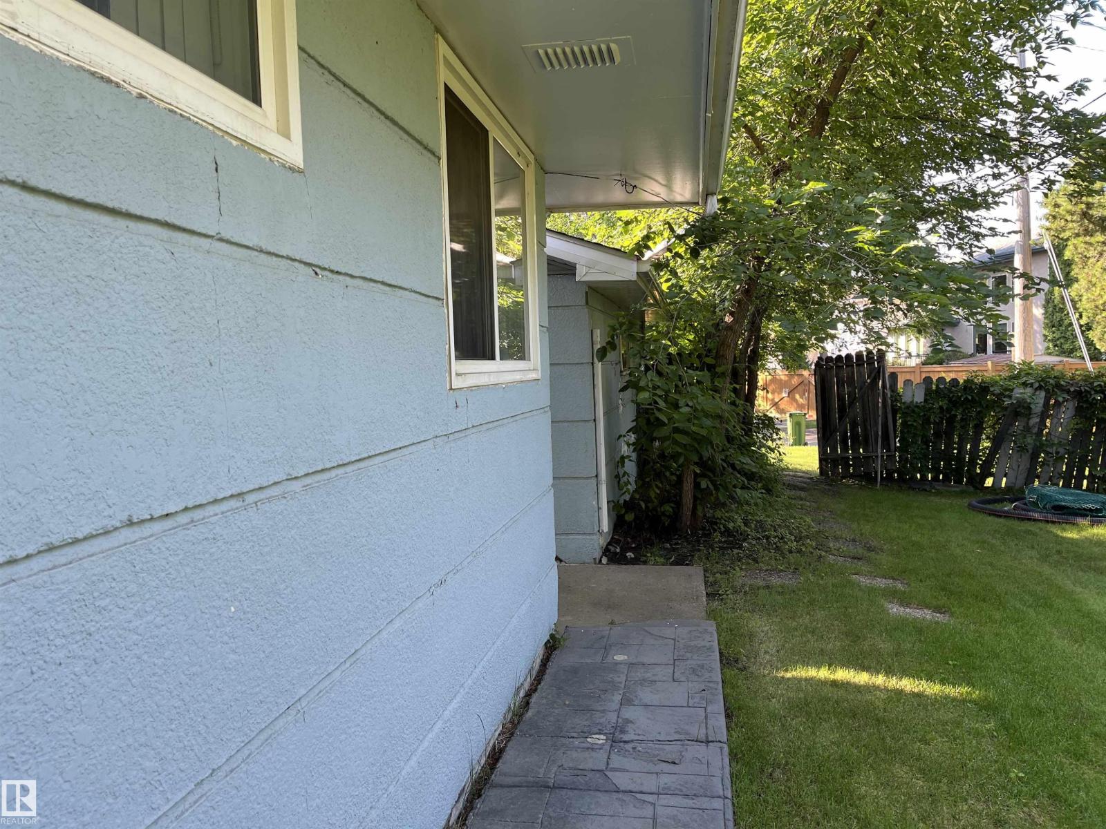12011 87 Av Nw Property Photo 26
