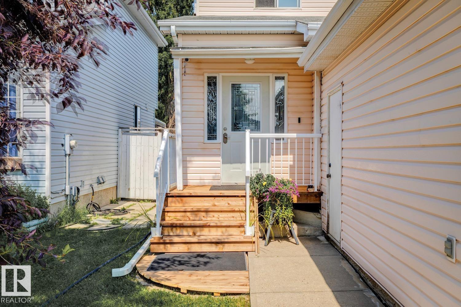 7912 154 Av Nw Property Photo 2