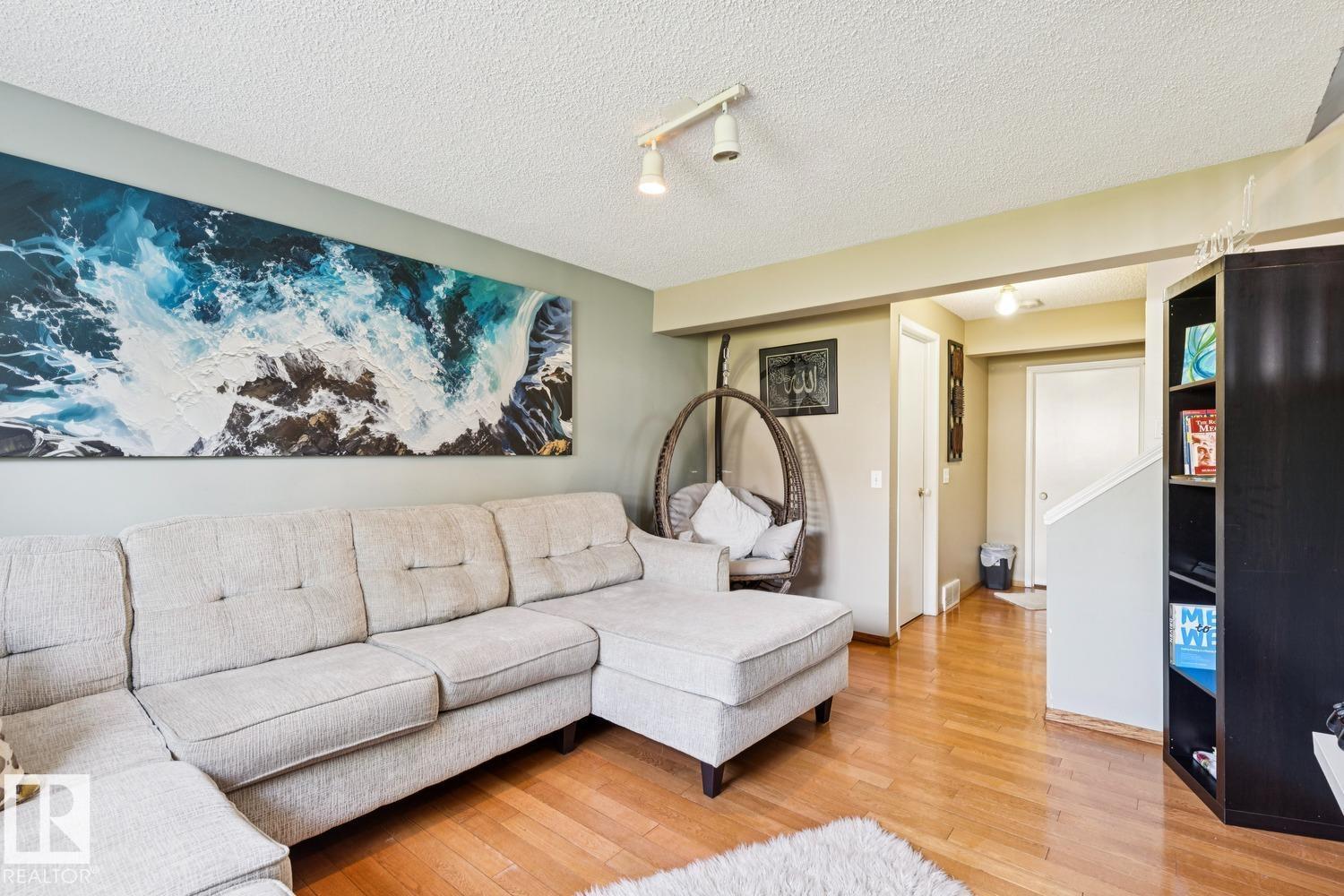 7912 154 Av Nw Property Photo 6