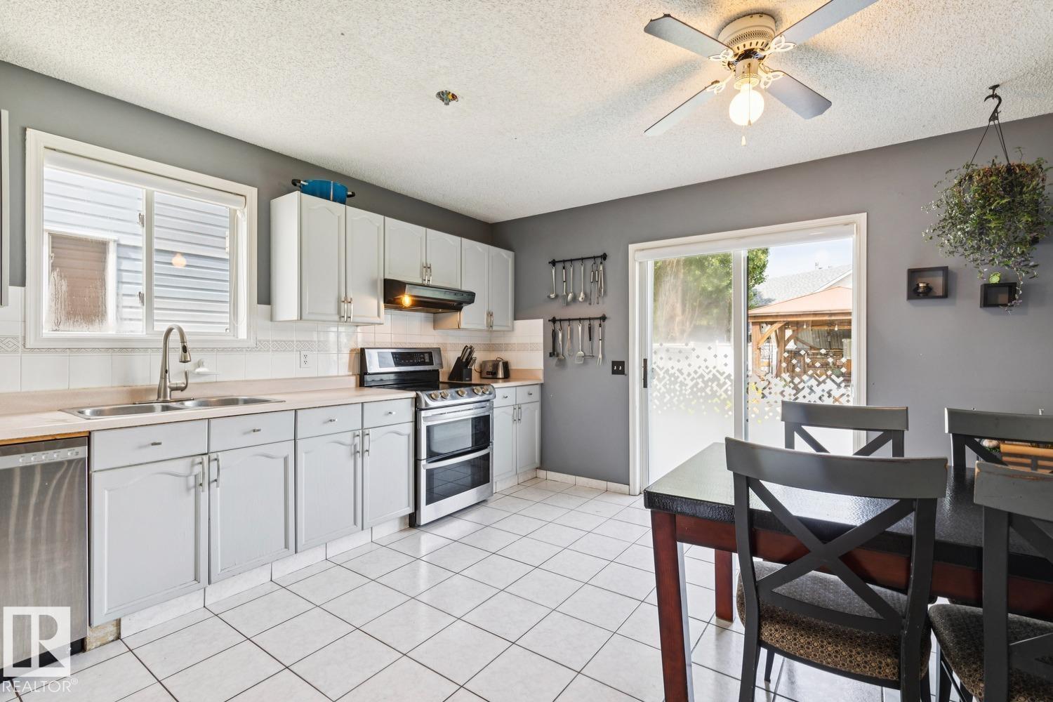 7912 154 Av Nw Property Photo 7