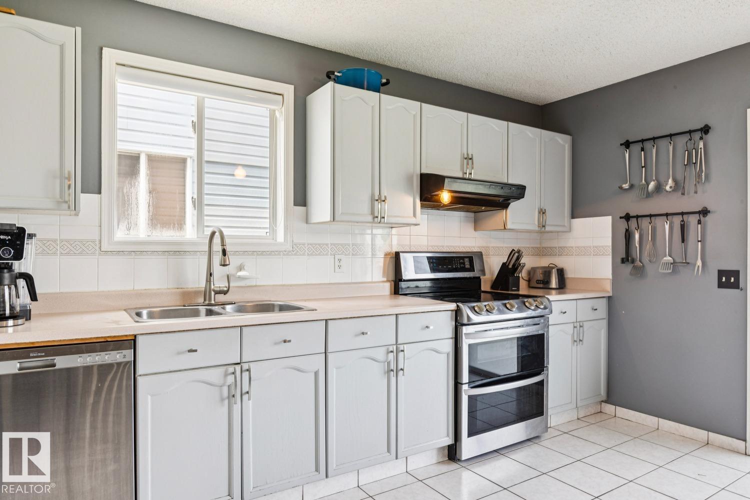 7912 154 Av Nw Property Photo 8
