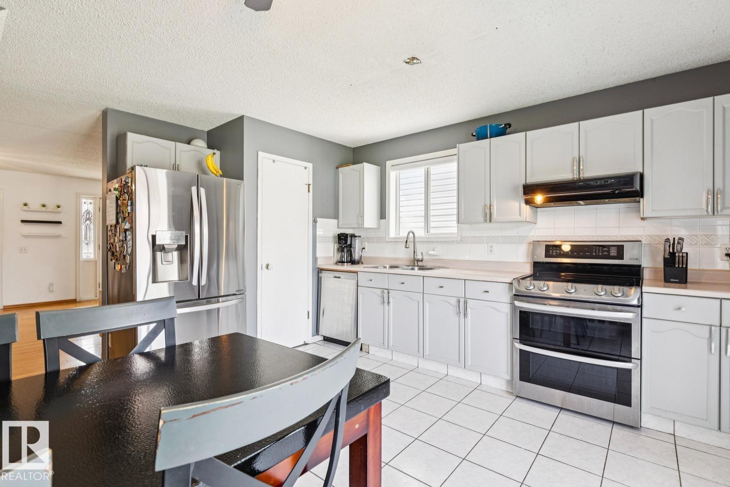 7912 154 Av Nw Property Photo 9