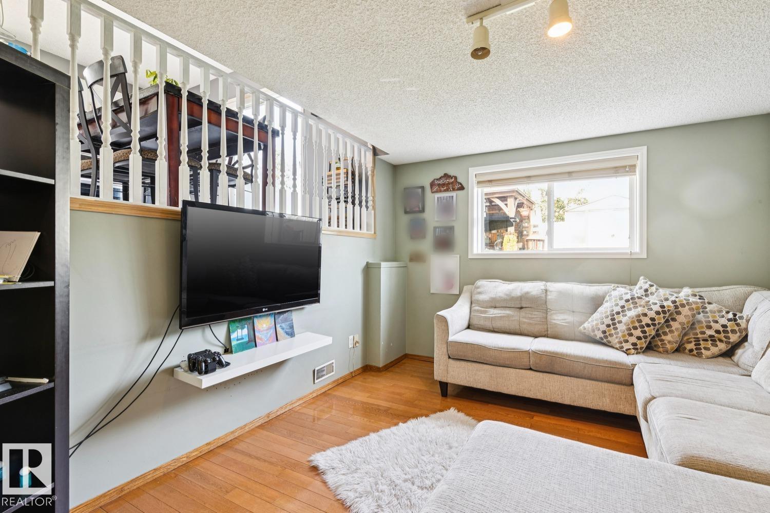 7912 154 Av Nw Property Photo 12