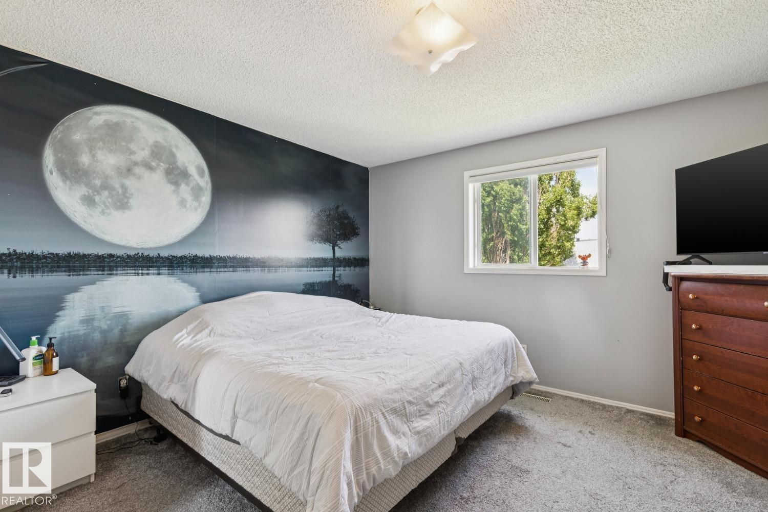 7912 154 Av Nw Property Photo 16