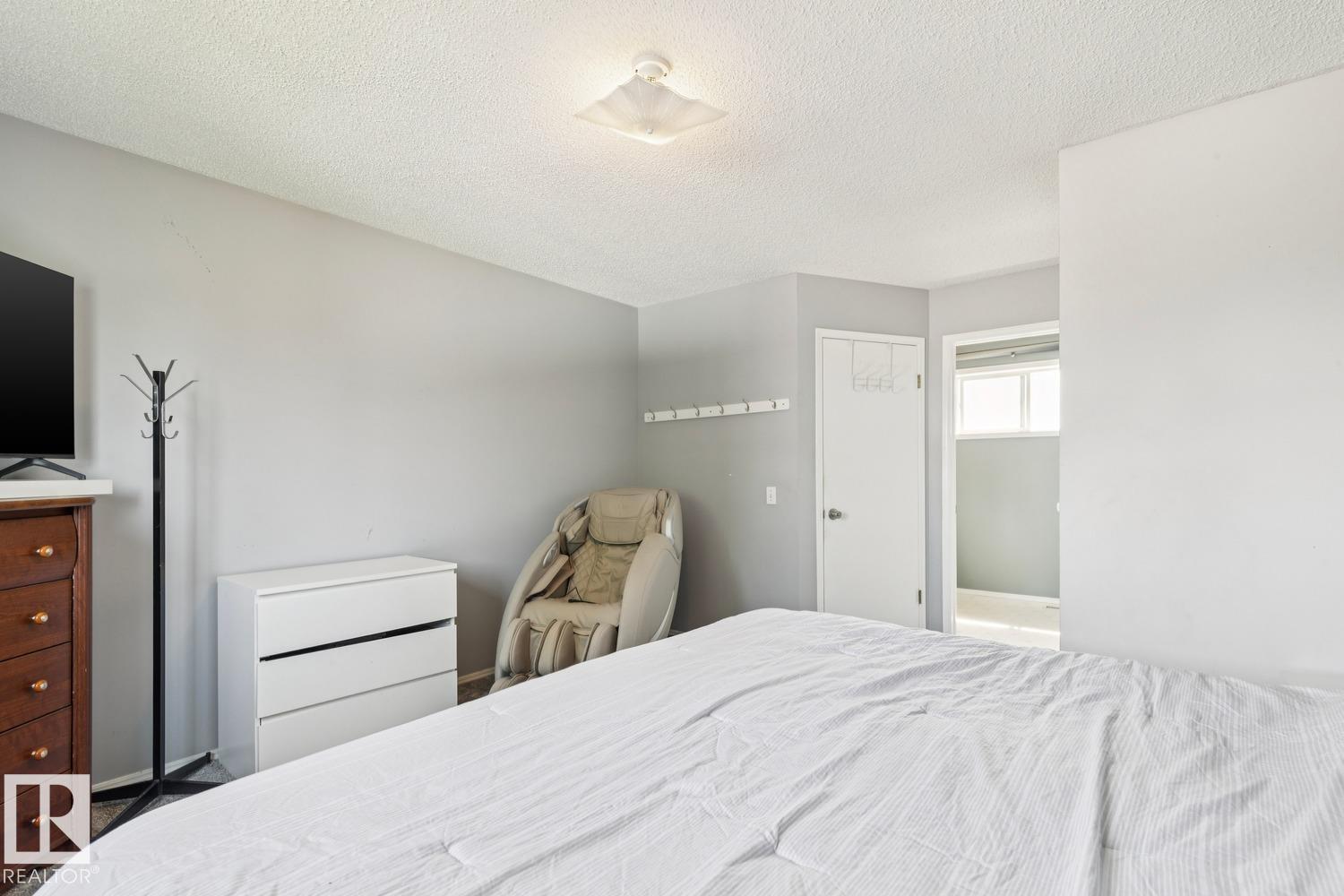 7912 154 Av Nw Property Photo 17