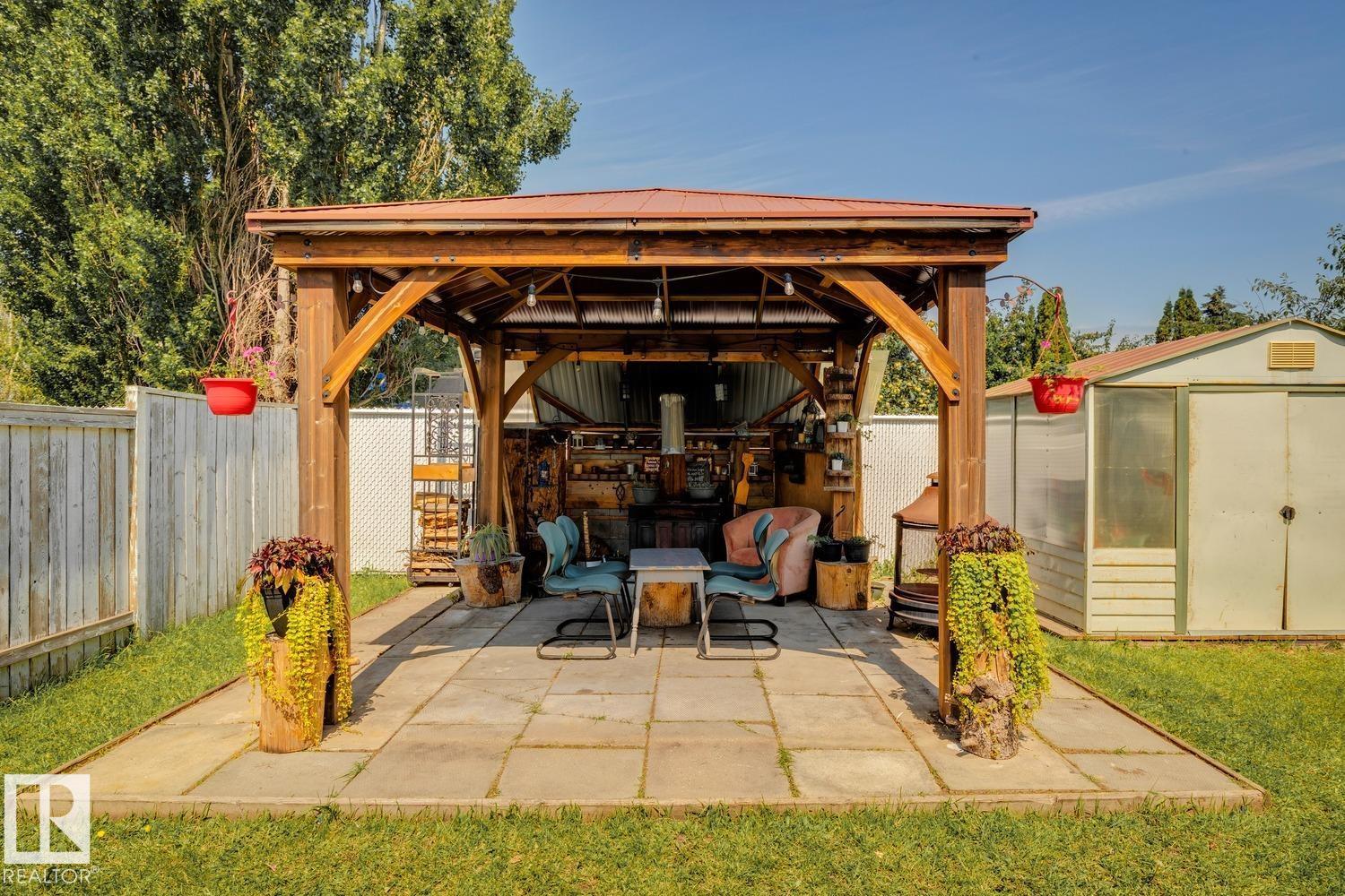 7912 154 Av Nw Property Photo 32