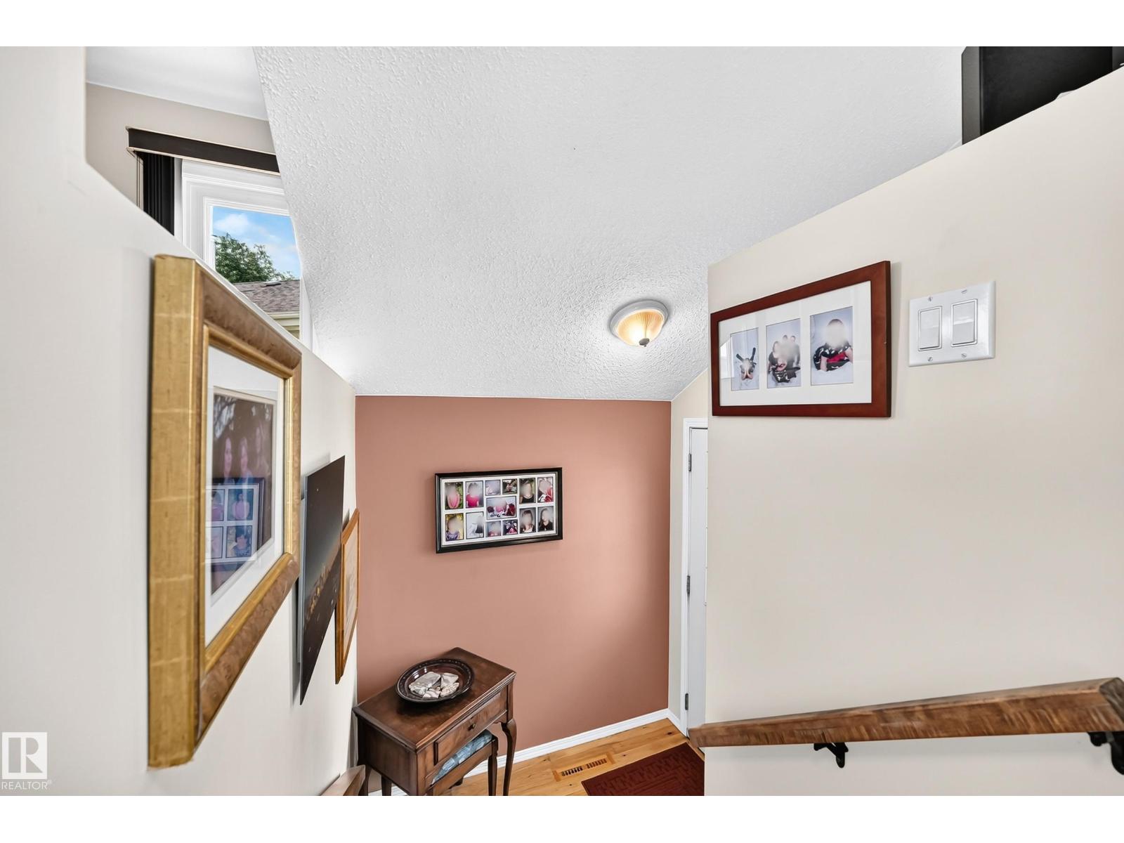 371 Kirkpatrick Cr Nw Property Photo 3