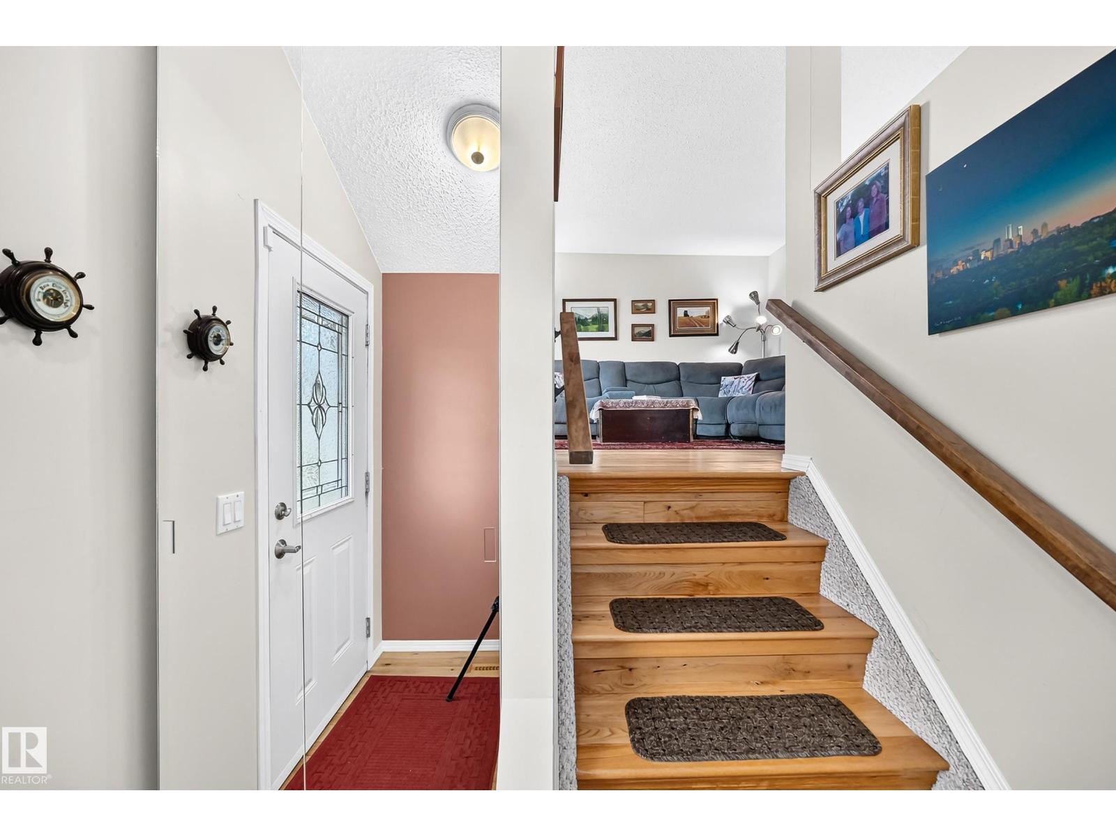 371 Kirkpatrick Cr Nw Property Photo 4