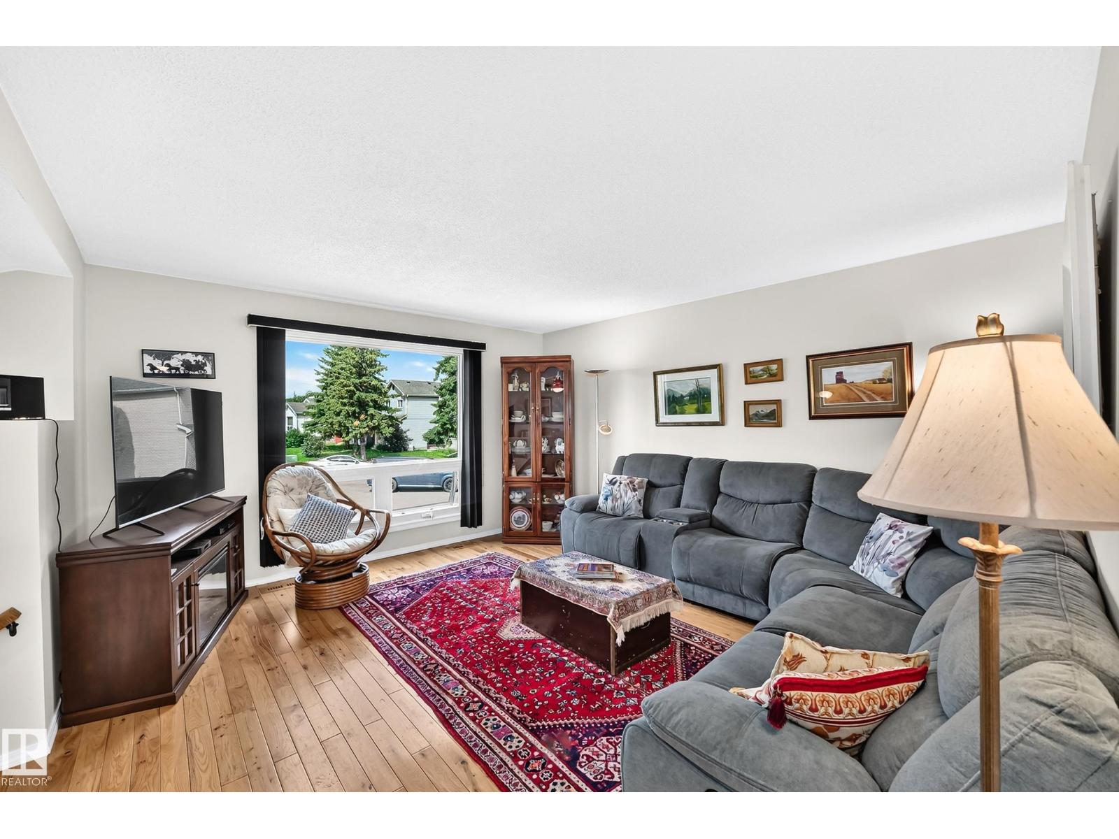 371 Kirkpatrick Cr Nw Property Photo 5