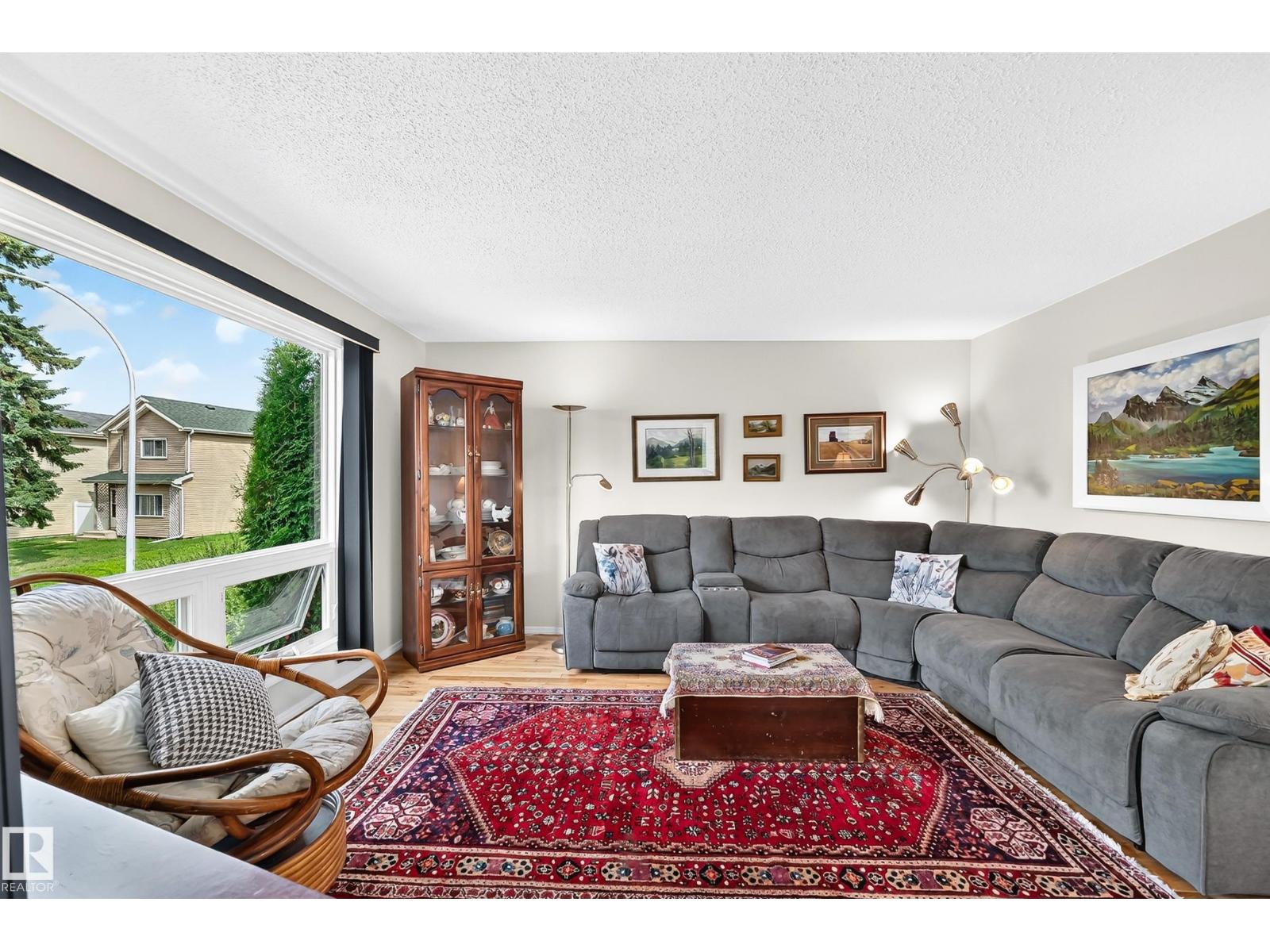 371 Kirkpatrick Cr Nw Property Photo 8