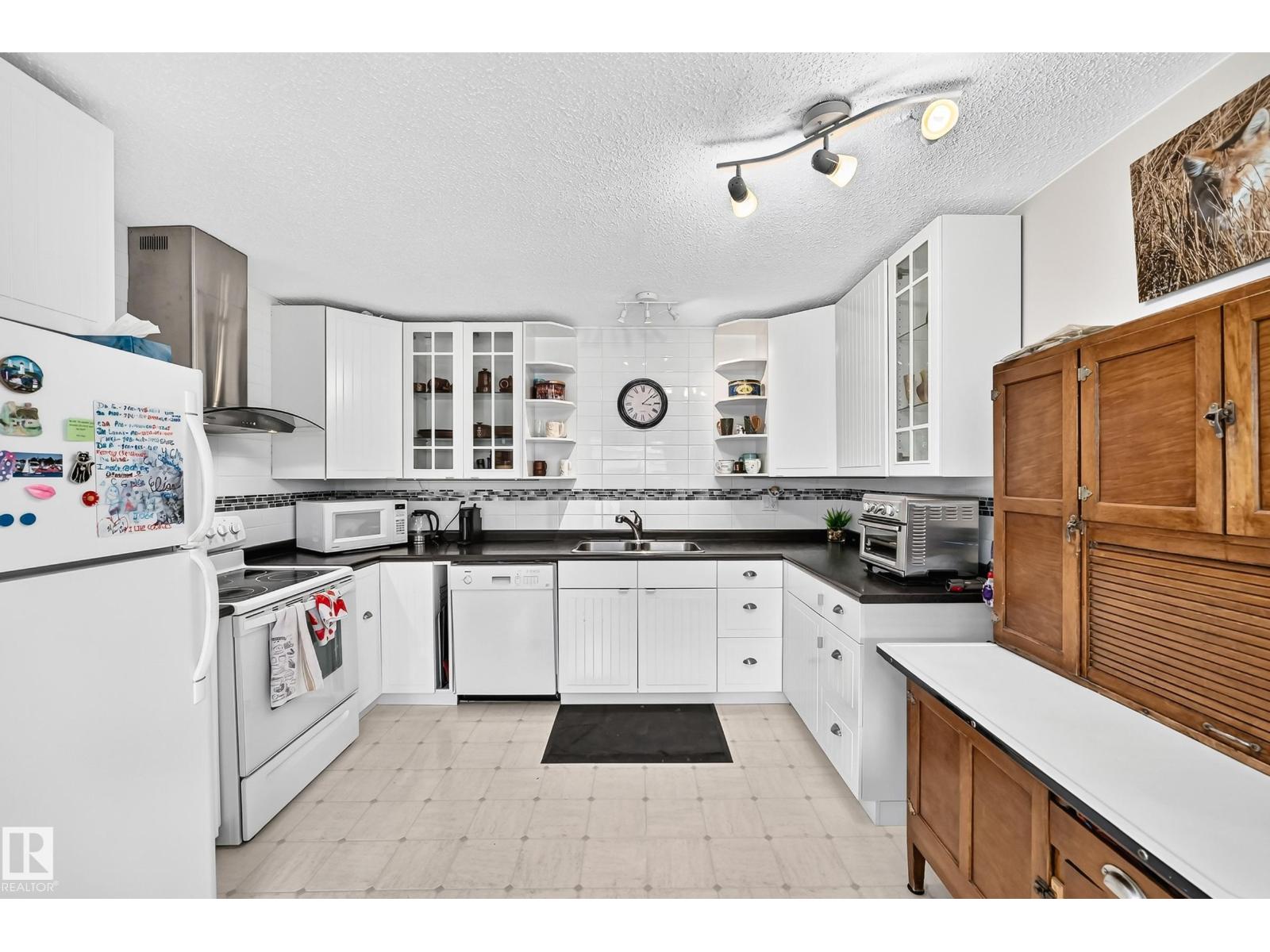 371 Kirkpatrick Cr Nw Property Photo 9