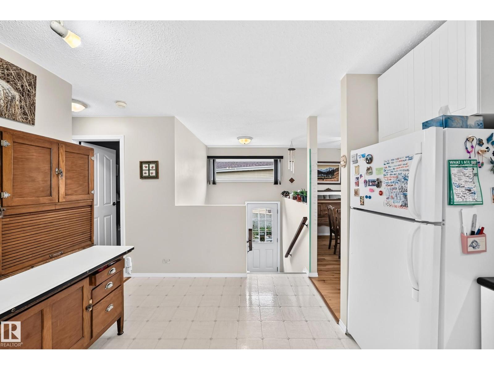 371 Kirkpatrick Cr Nw Property Photo 10
