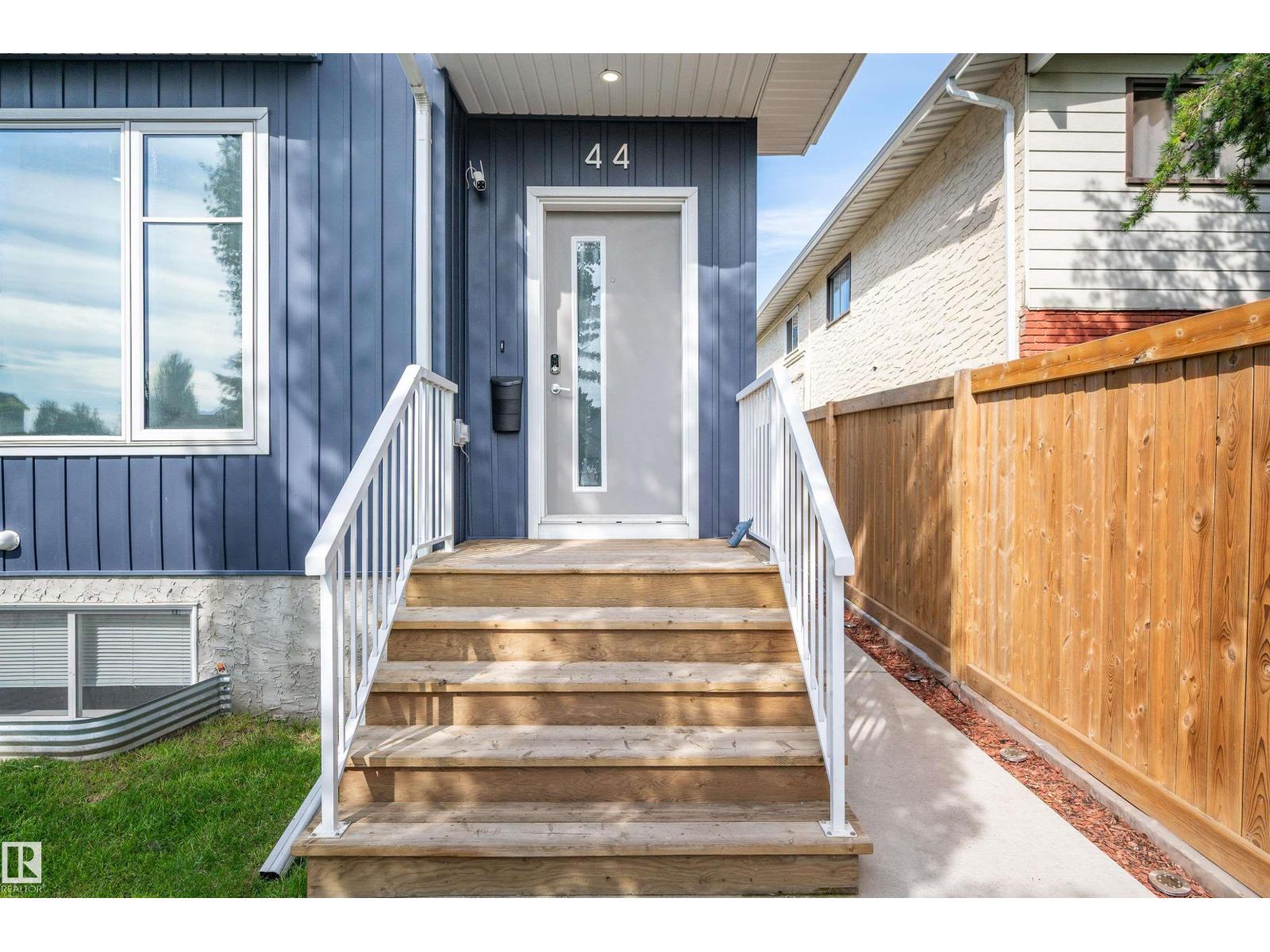 11444 82 St Nw Property Photo 2