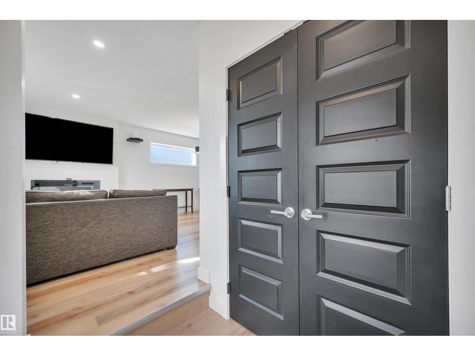 11444 82 St Nw Property Photo 9