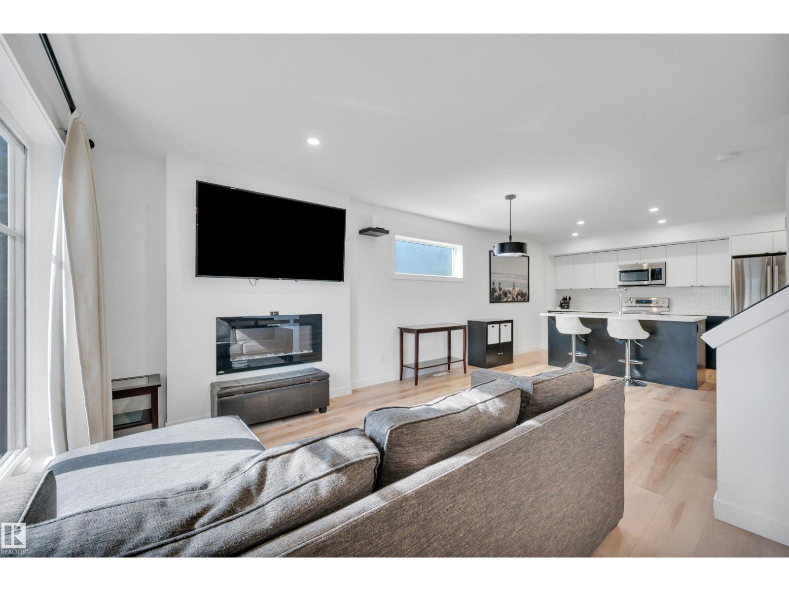 11444 82 St Nw Property Photo 12