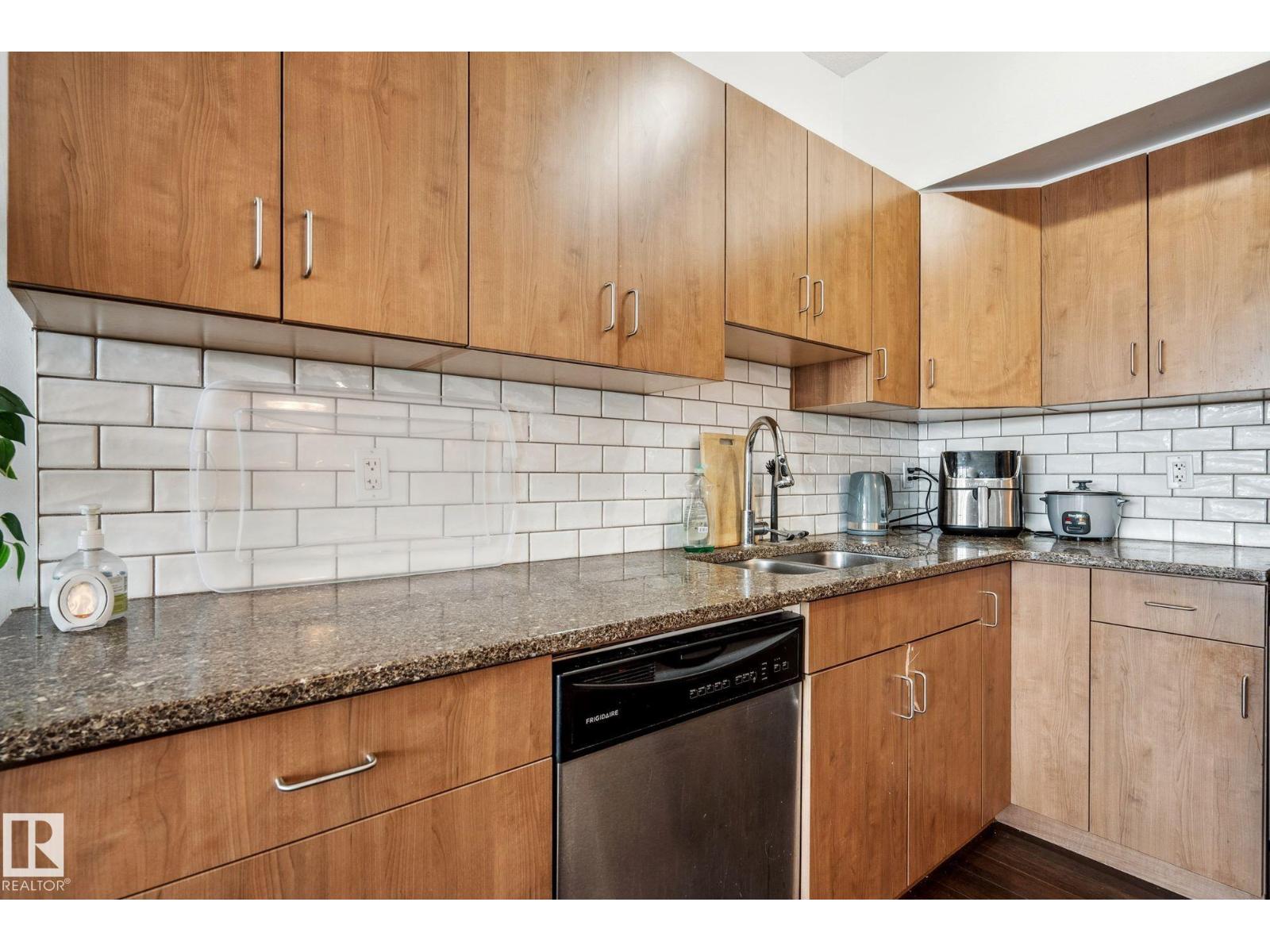 #209 10518 113 St Nw Property Photo 8