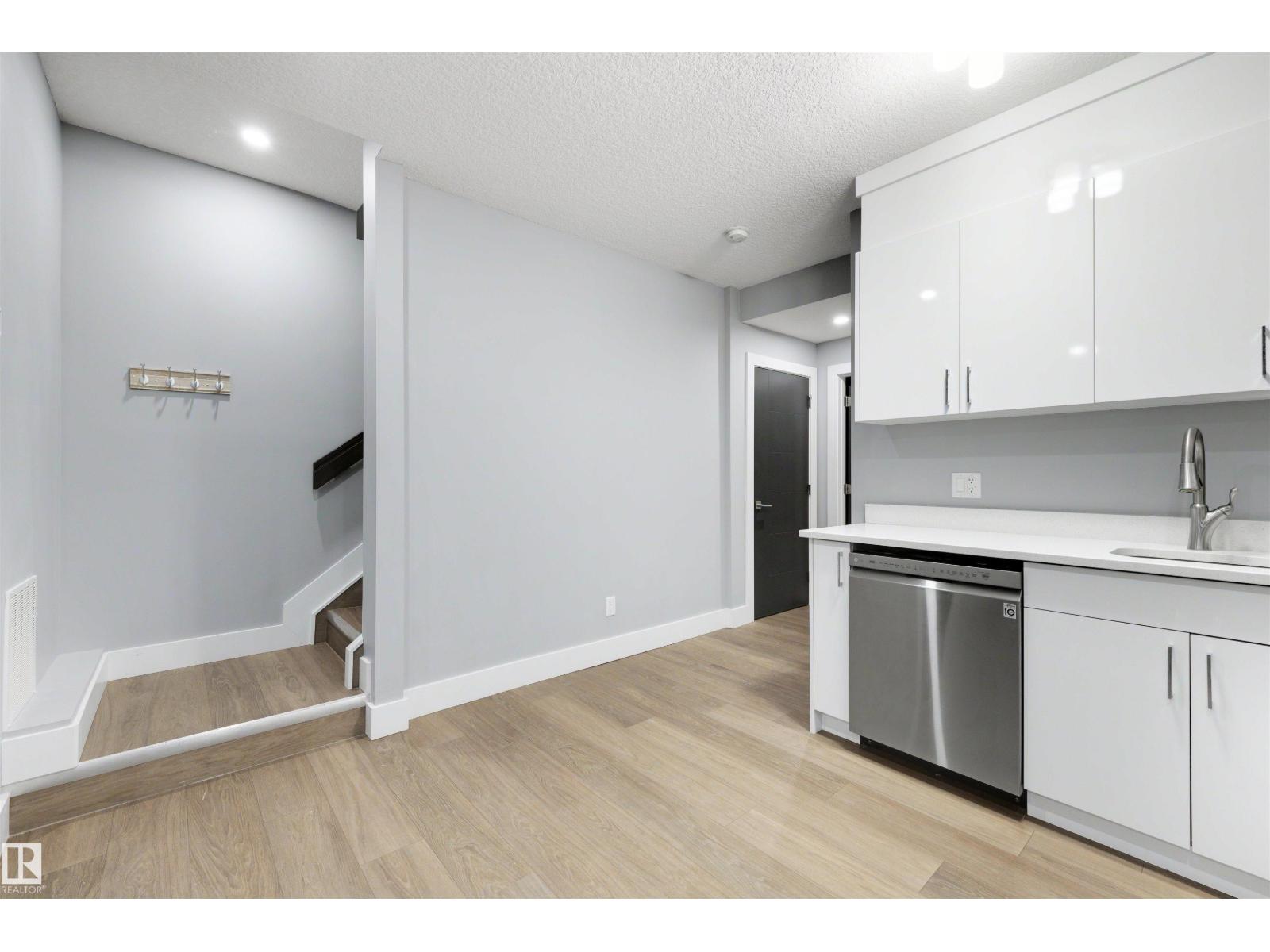 9013 90 St Nw Property Photo 18