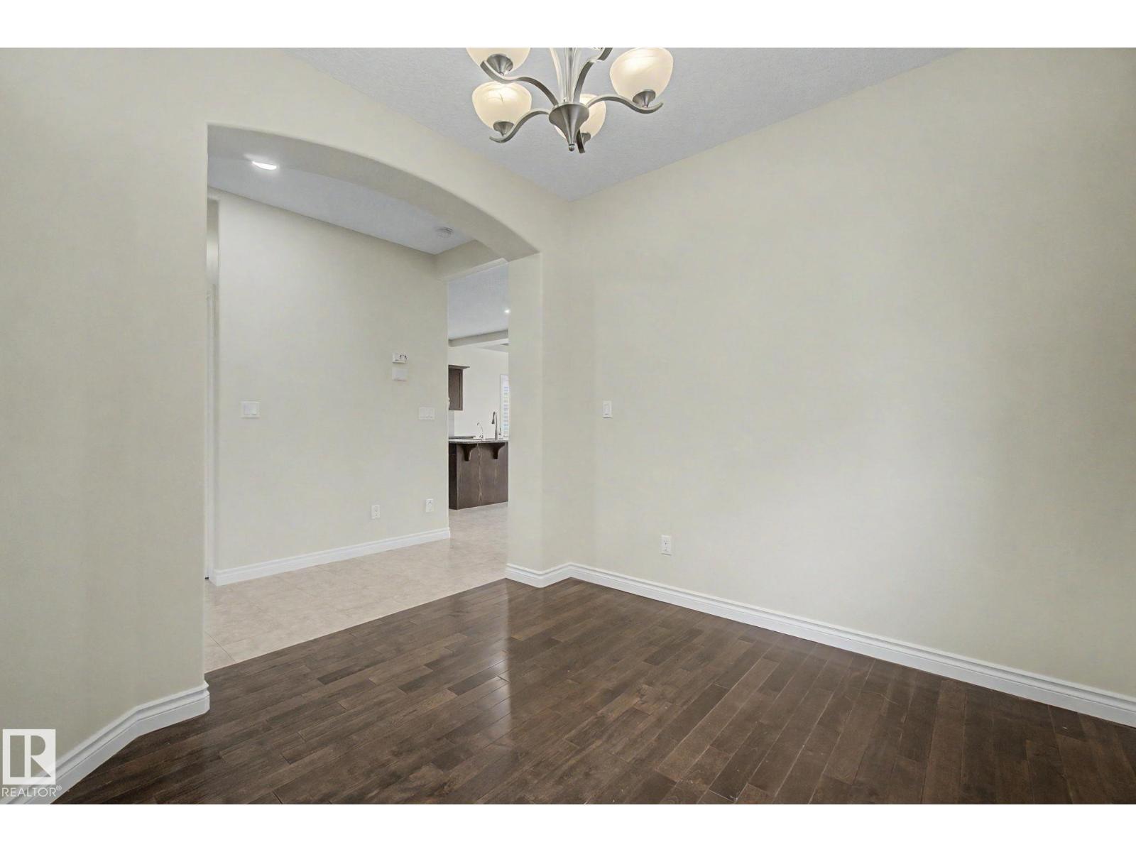 6016 10 Av Sw Property Photo 8