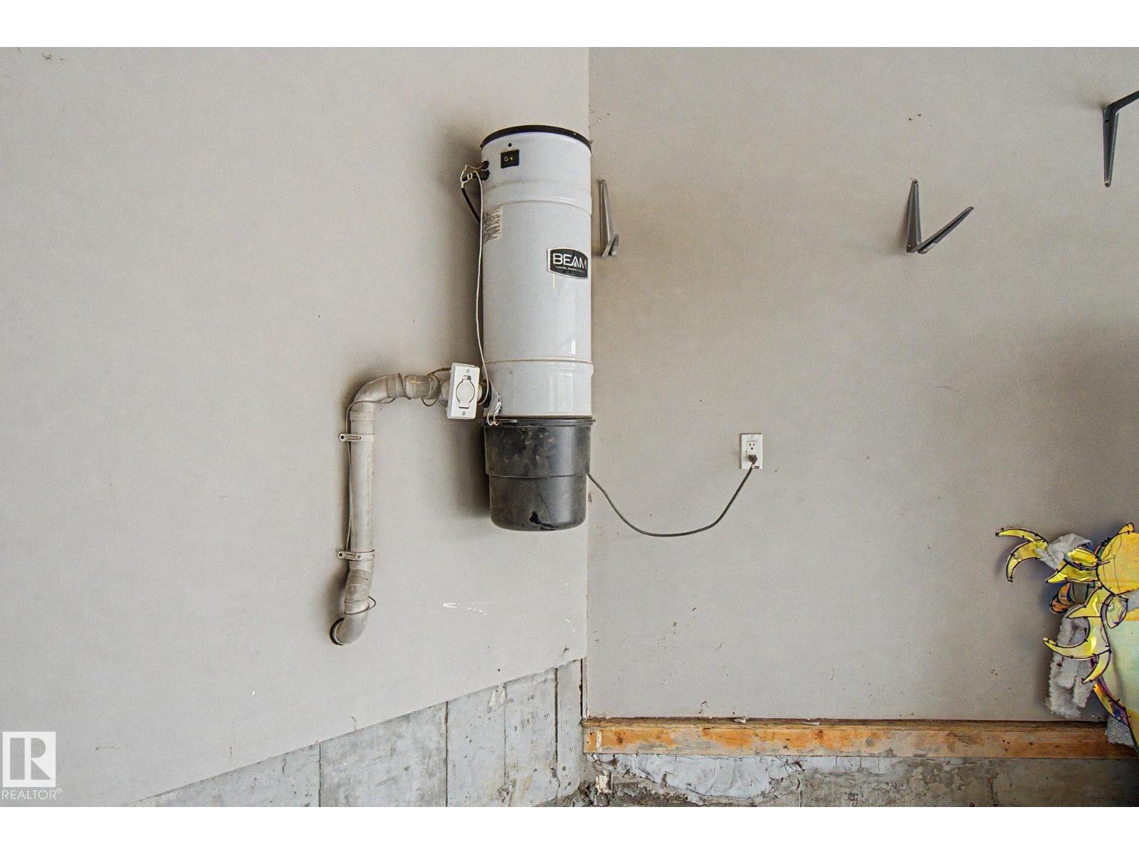 6016 10 Av Sw Property Photo 54