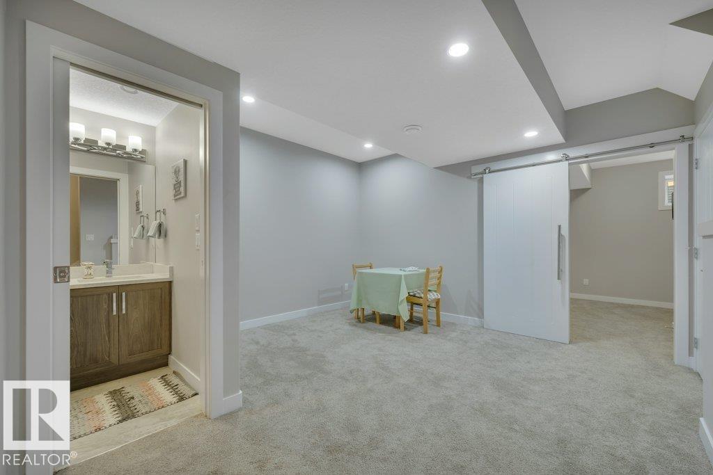 729 Berg Lo Property Photo 35
