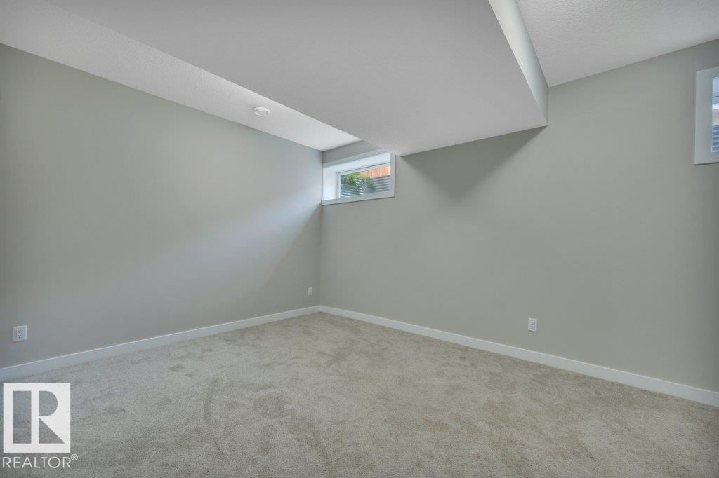 729 Berg Lo Property Photo 40