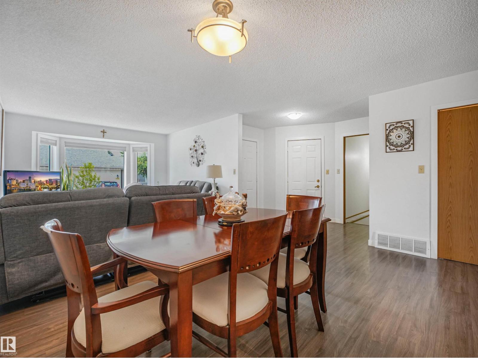 5749 189 St Nw Property Photo 7