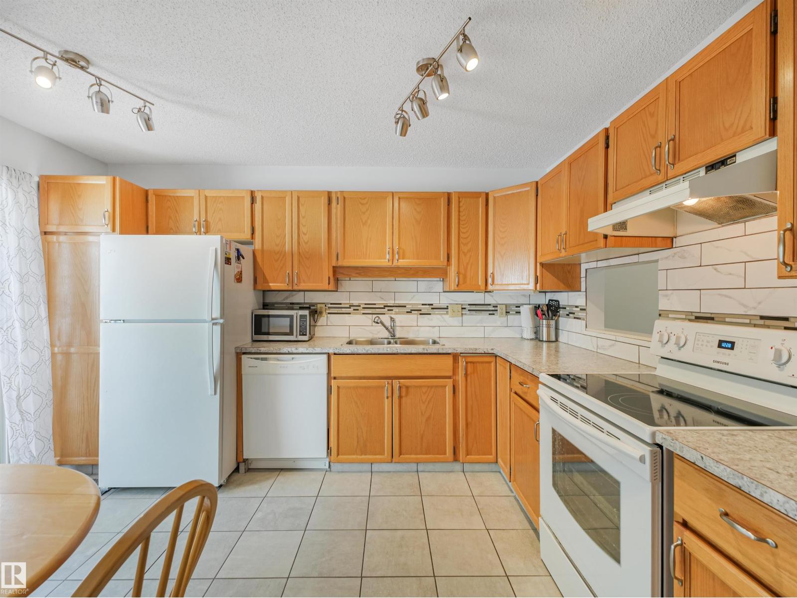 5749 189 St Nw Property Photo 10
