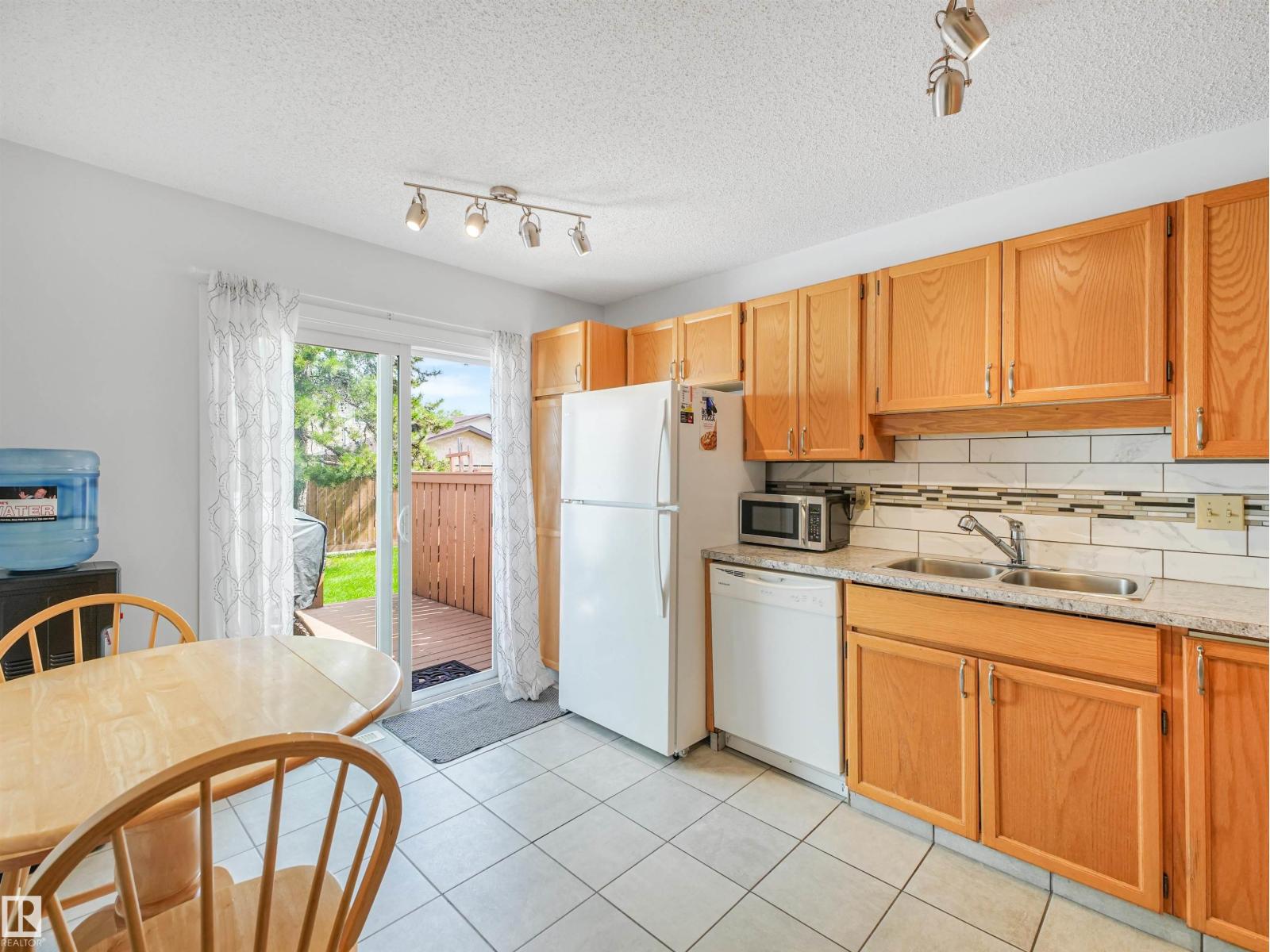 5749 189 St Nw Property Photo 11