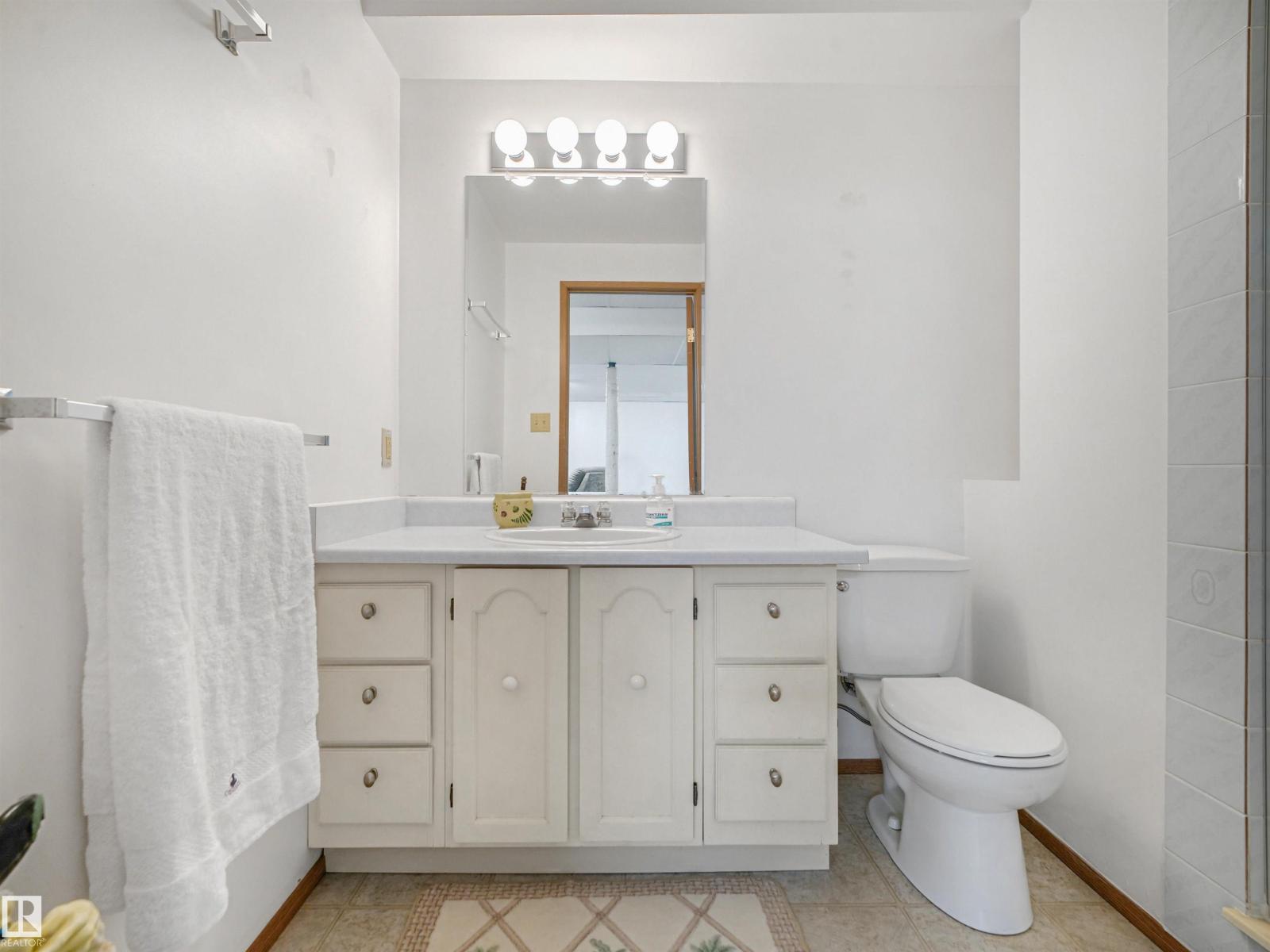 5749 189 St Nw Property Photo 27