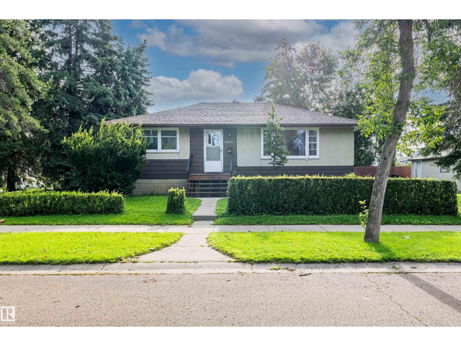 11049 145 ST NW