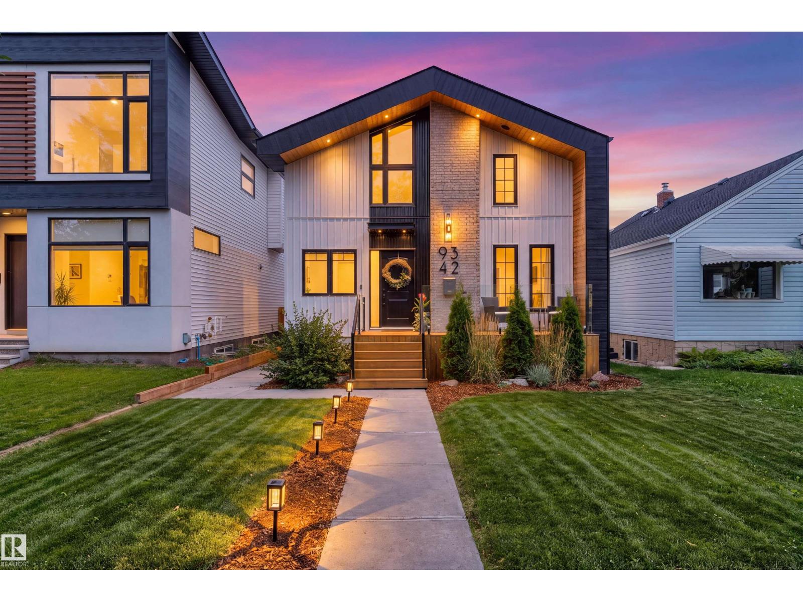 9342 74 AV NW