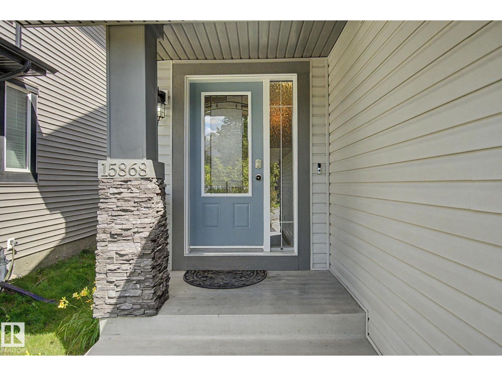 15868 10 Av Sw Property Photo 5