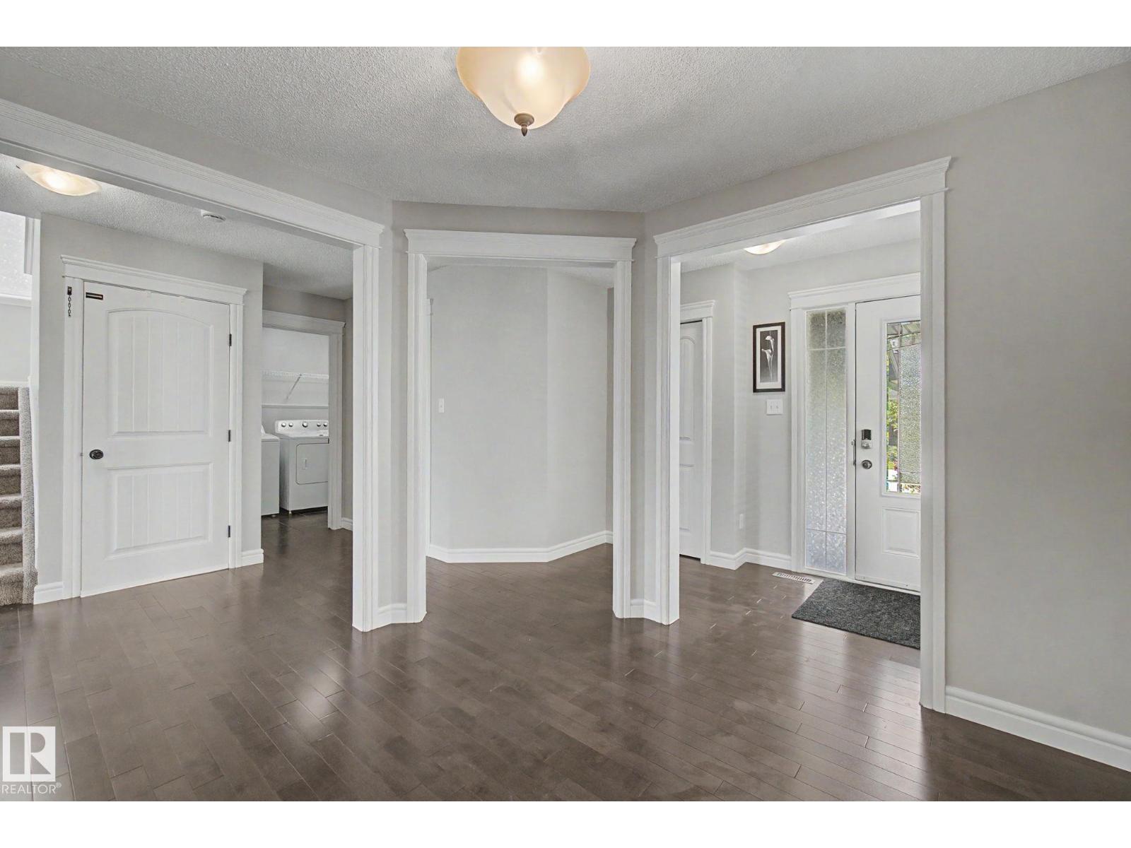 15868 10 Av Sw Property Photo 9