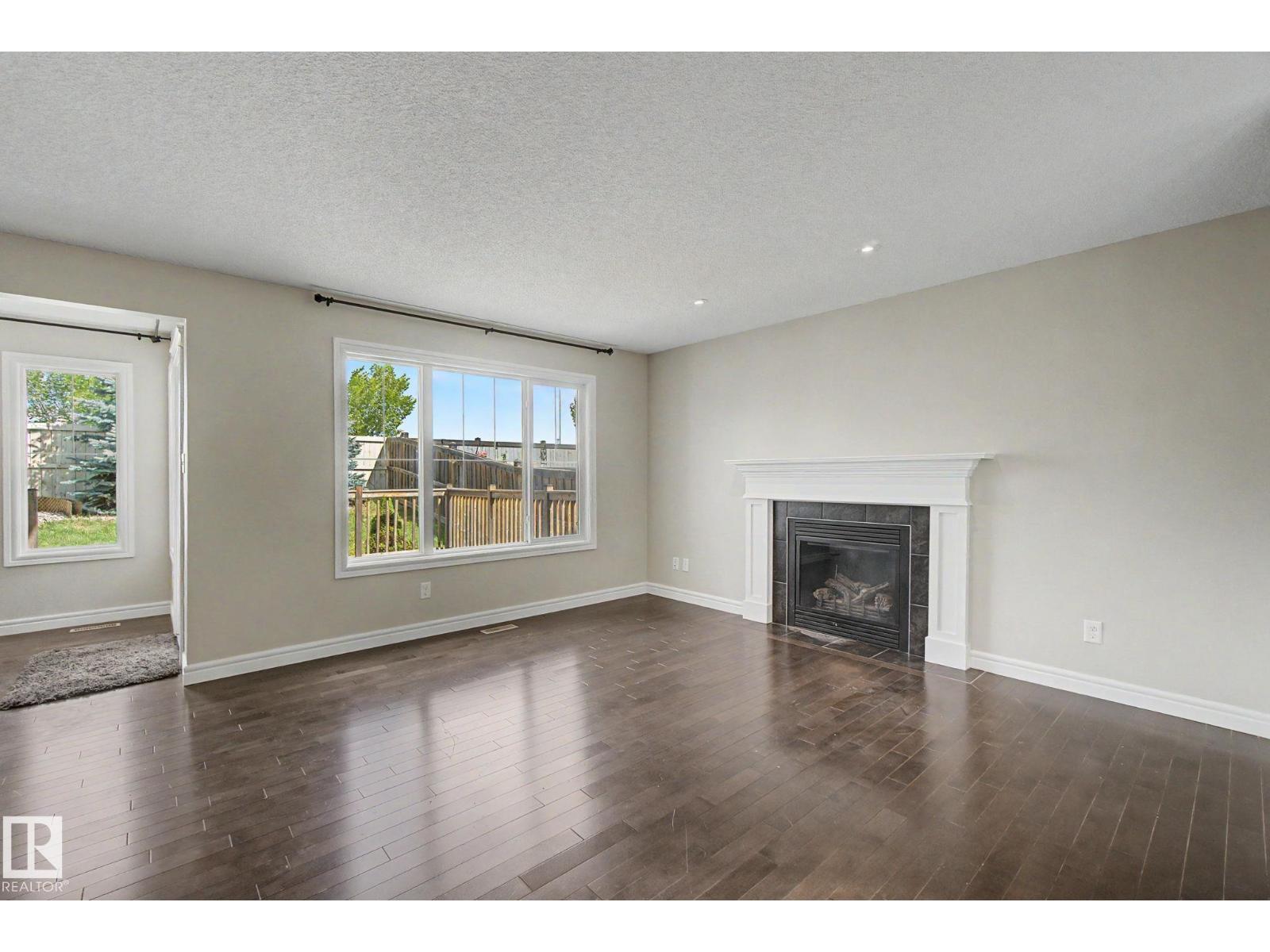 15868 10 Av Sw Property Photo 10