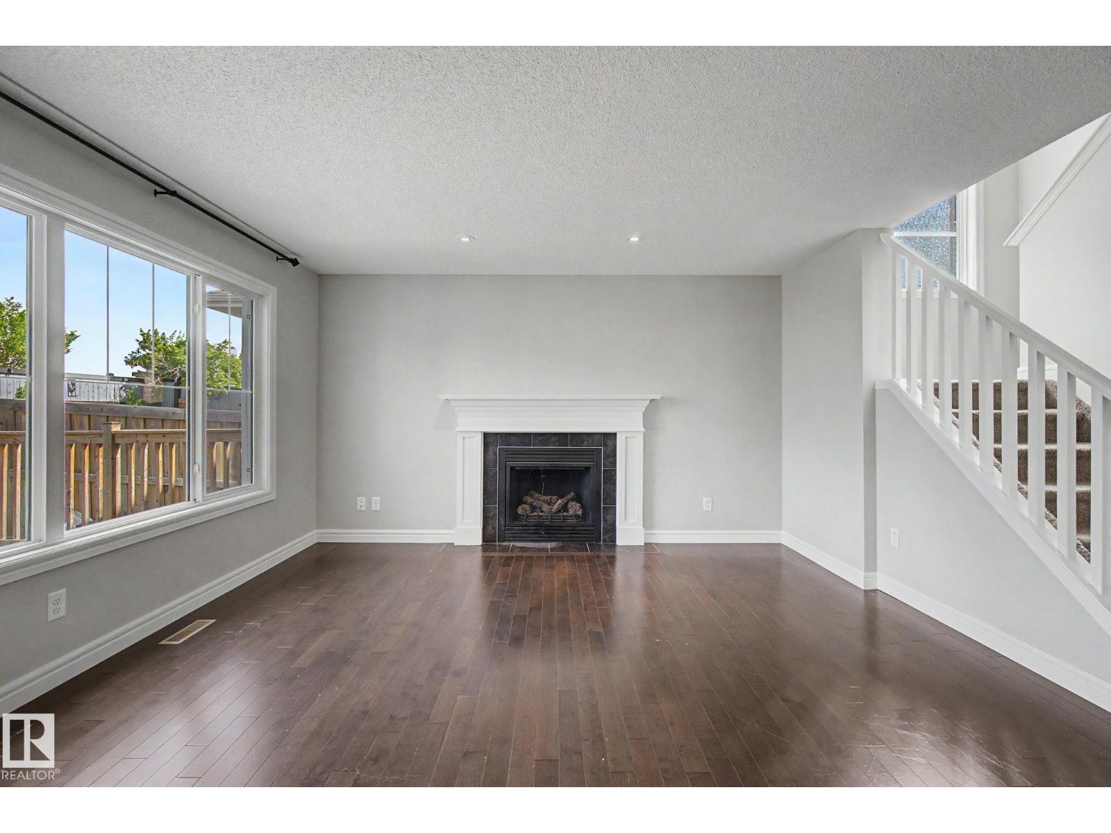 15868 10 Av Sw Property Photo 12