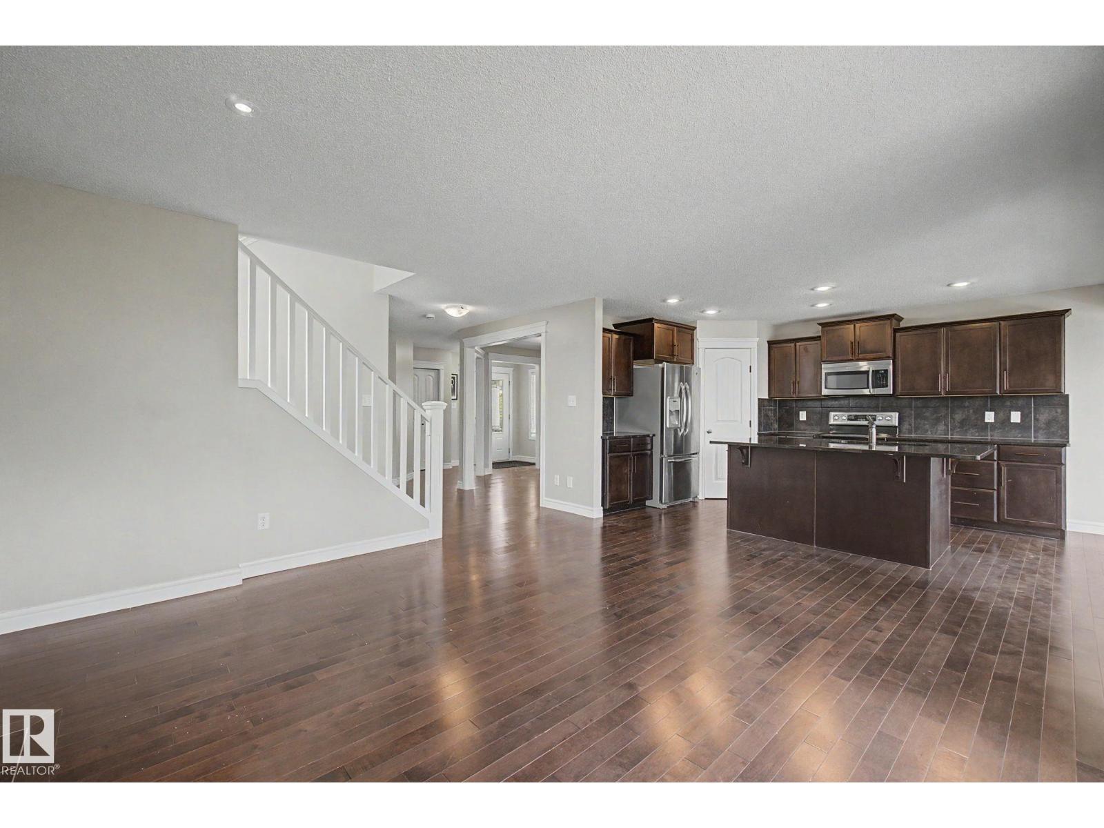 15868 10 Av Sw Property Photo 13