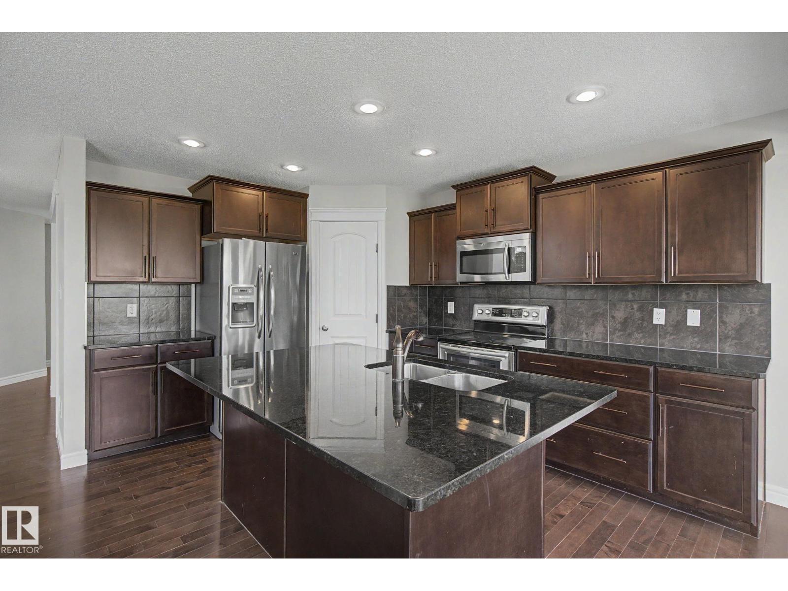15868 10 Av Sw Property Photo 15